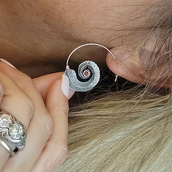 Gypsy Feather Threader Hoop Earrings, red - Picture 3 of 7